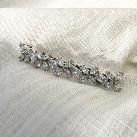 Victoria flower hair piece 💎 - Picture 1 of 4